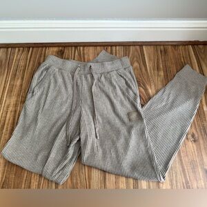 ALO Yoga Ribbed Pants (Gravel) in Medium